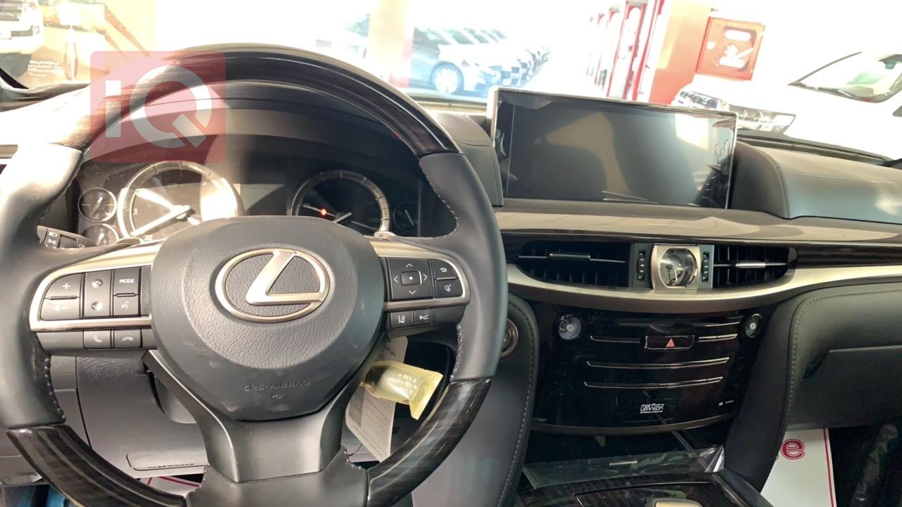 Lexus LX